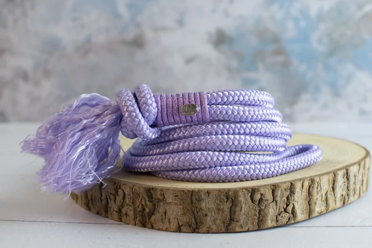 Cordelette à pompon violet pastel – Taille cob