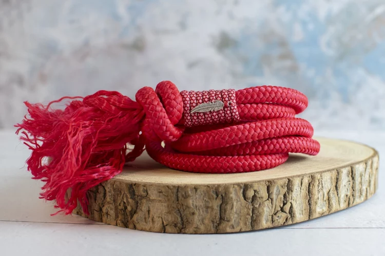 Cordelette à pompon rouge – Taille Cob