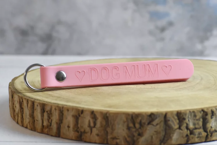 Porte clé “Dog Mum” Rose pastel