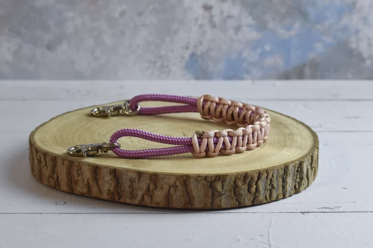 Poignée de selle mauve pastel à paillettes