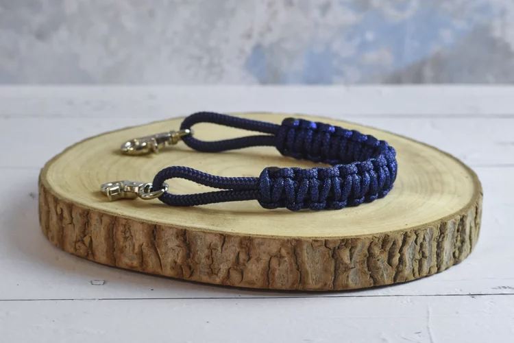 Poignée de selle bleu foncé à paillettes