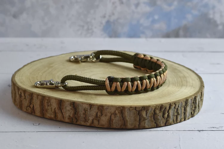 Poignée de selle vert militaire à paillettes