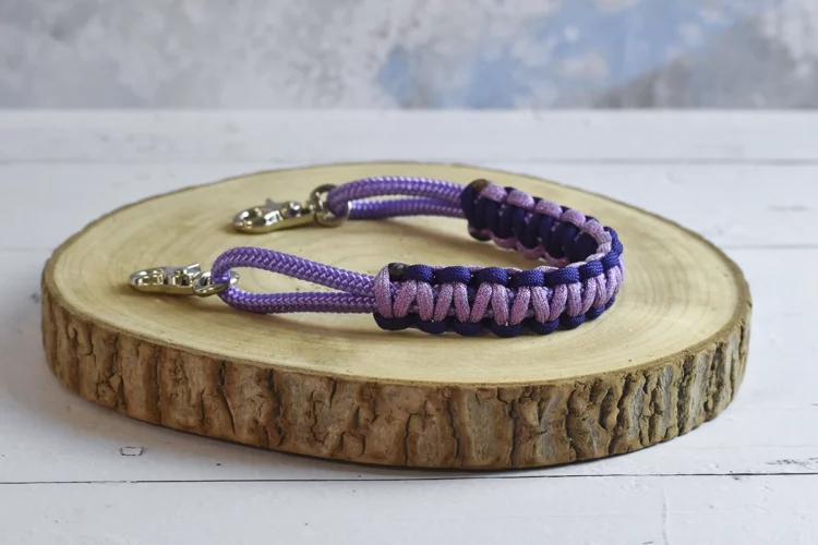 Poignée de selle violet à paillettes