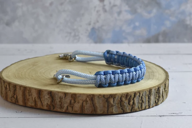 Poignée de selle bleu pastel