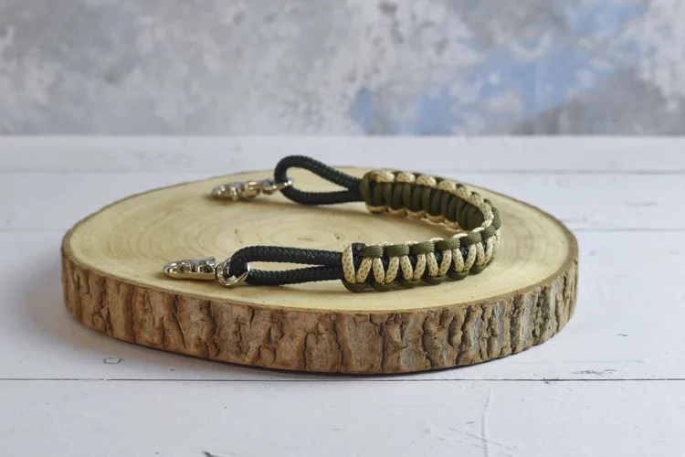 Poignée de selle vert foncé et diamant or