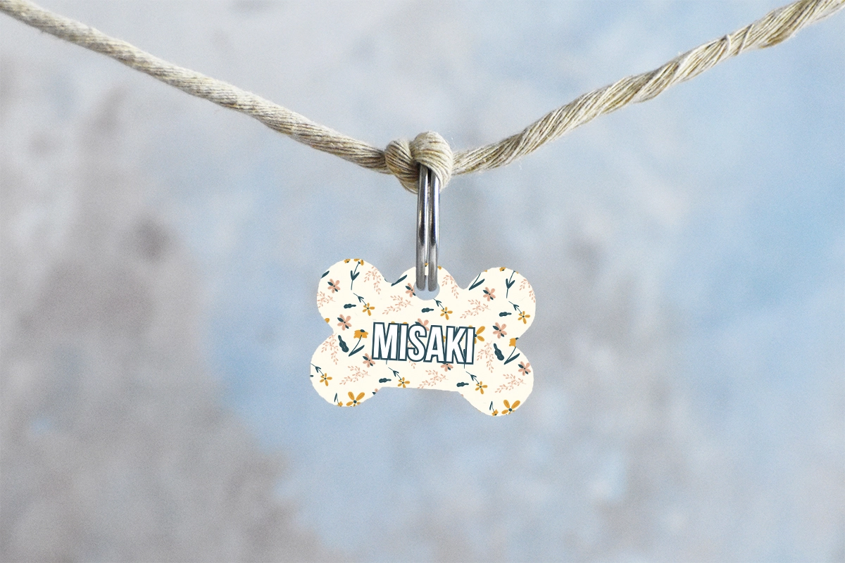 médaille pour chien en forme d'os fleurs beige médaille pour chien en forme d'os fleurs beige