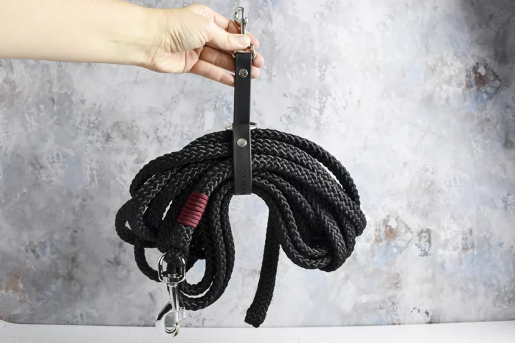 Longe légère de 8m noire et porte longe