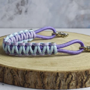 Poignée de selle violet et bleu pastel
